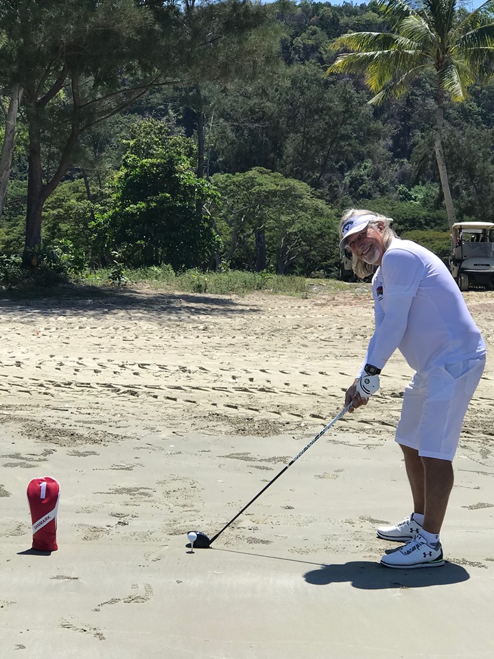 Michael Pedersen på stranden på Borneo til World Golfers Verdensfinalen 2019